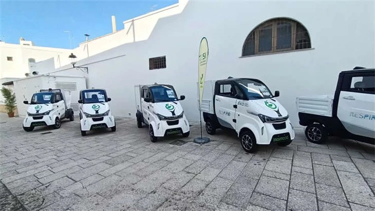 A Neighborhood Electric Vehicle Electric Mini Puickup A Neighborhood Electric Vehicle Electric Mini Puickup